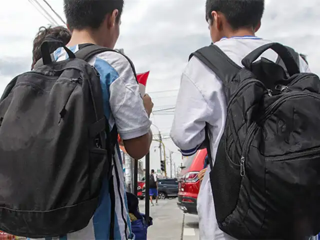 Congreso: plantean se revisen mochilas en las escuelas para evitar ingreso de objetos peligrosos