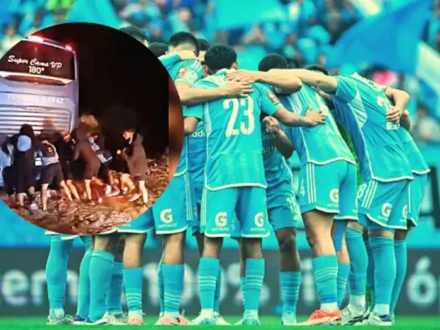 Sporting Cristal saca la garra: jugadores empujan bus en pleno huaico en su regreso a Lima