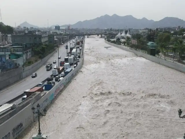 Vecinos de Caja de Agua y Malecón Checa temen desborde del río Rímac tras intensas lluvias