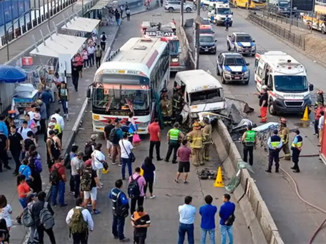 Combi y ómnibus chocan frente a Mega Plaza de Independencia: accidente dejó al menos 11 heridos