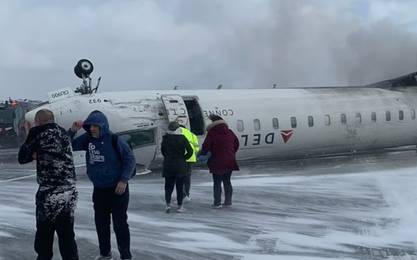 ¡Terrible accidente en Canadá! Avión de...