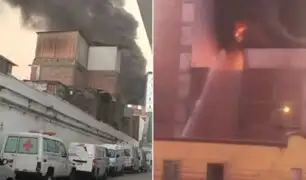 Incendio de gran magnitud consume depósito clandestino en el Cercado de Lima