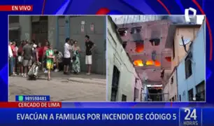 Incendio en Centro de Lima: familias afectadas por el siniestro son evacuadas a la Plaza Italia