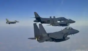 Avión militar en Corea del Sur lanza por error ocho bombas y hiere a civiles