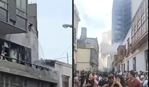 Nuevo incendio: fuego consume edificio en jirón Camaná cerca de Plaza San Martín