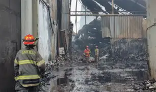 Bomberos seguirán en Barrios Altos hasta extinguir el incendio: "no nos vamos a ir"