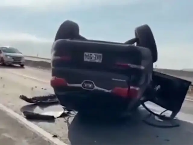 Un muerto y tres heridos de gravedad deja despiste y volcadura de camioneta en Pasamayo