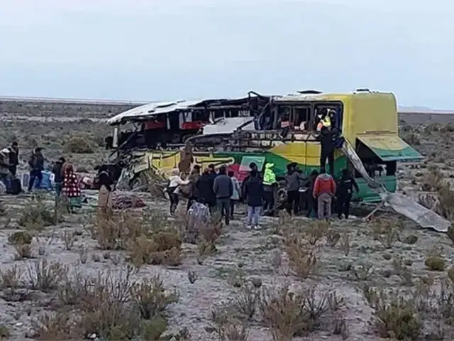 Al menos siete peruanos figuran en la lista de fallecidos por choque frontal de buses en Bolivia