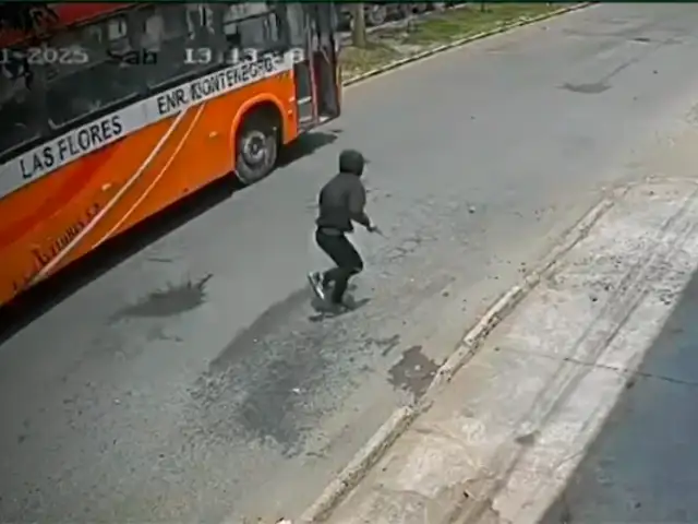 ¡Impactante! Extorsionador dispara contra bus lleno de pasajeros en San Juan de Lurigancho