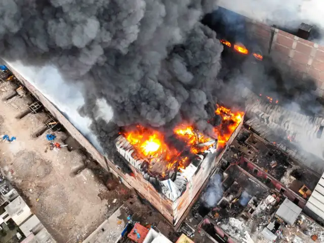 Incendio en Centro de Lima: al menos 10 familias han perdido sus viviendas