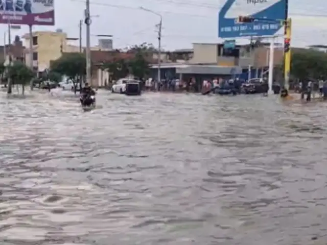 Piura: calles terminan completamente inundadas tras intensa lluvia