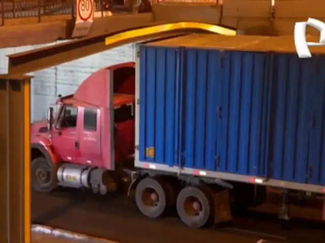 Reabren tránsito vehicular tras cierre de puente Unión por accidente en el Cercado de Lima