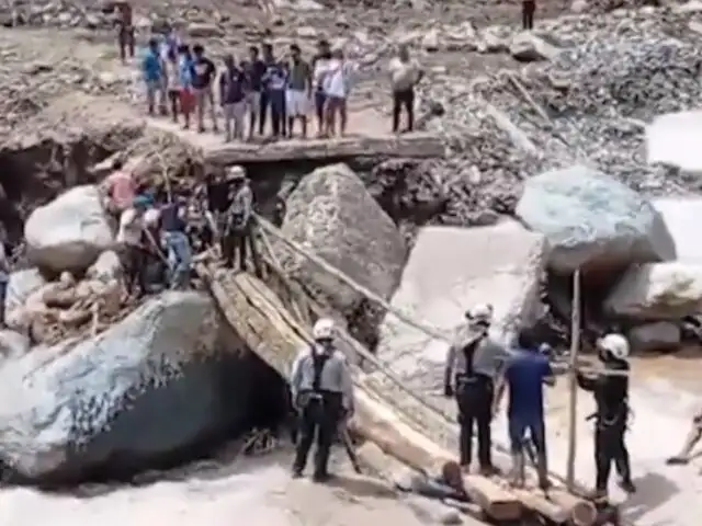 Piura: pobladores de Huancabamba construyeron puente con palos tras quedar aislados